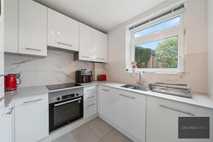 2 Bedroom Flat For Sale In Cubitt Terrace, Clapham, SW4