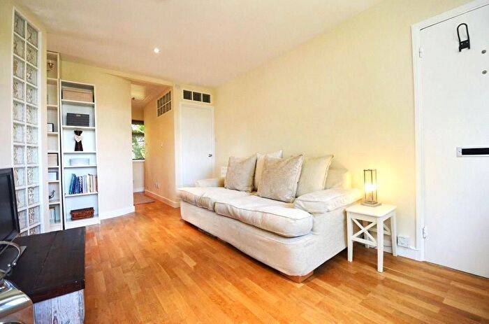 1 Bedroom Flat To Rent In Heatherden House, Iver, Buckinghamshire, SL0