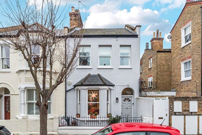 3 Bedroom Detached House For Sale In Weiss Road, London, SW15