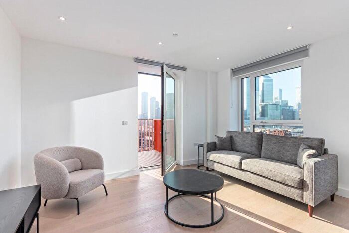 3 Bedroom Apartment To Rent In Quest House, Escapade Place, London, E14