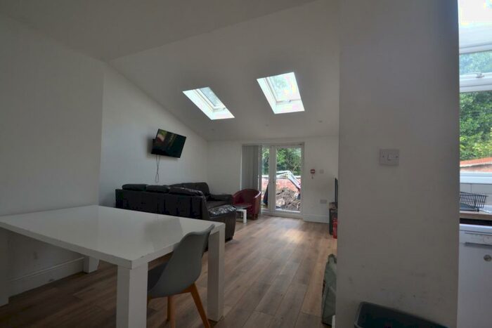 7 Bedroom Terraced House To Rent In Albion Road, Fallowfield, Manchester, M14