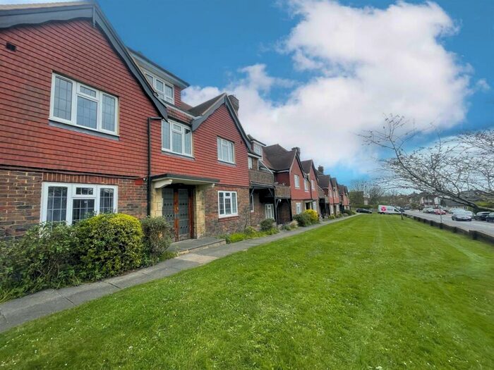 1 Bedroom Flat To Rent In King George Mansions, Court Farm Road, Hove, BN3
