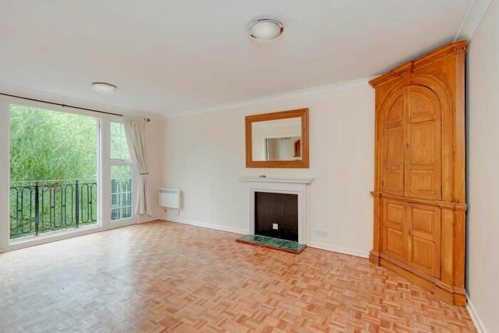 2 Bedroom Flat To Rent In Blomfield Road, London, W9