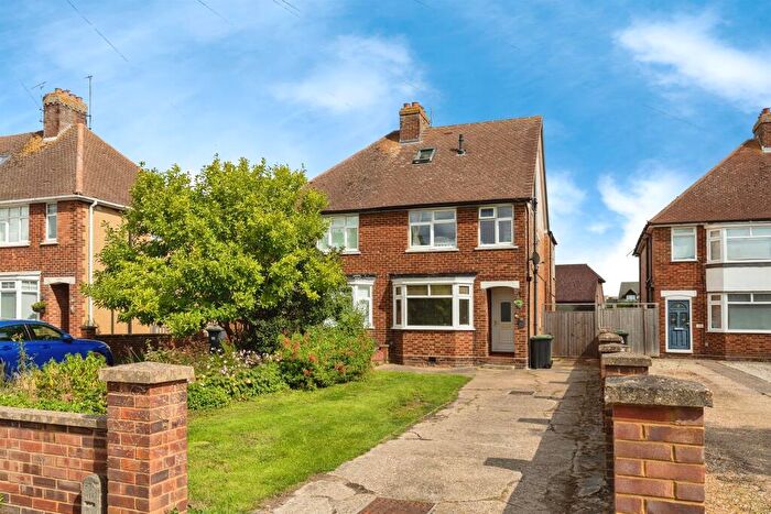 4 Bedroom Semi-Detached House For Sale In High Street, Arlesey, SG15