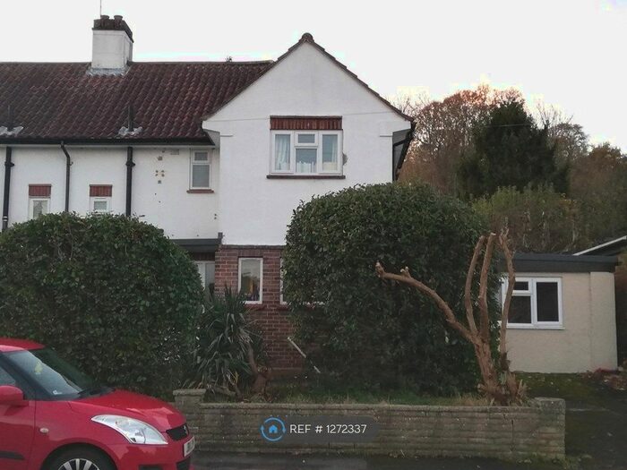 6 Bedroom Semi-Detached House To Rent In Spring Rise, Egham TW20