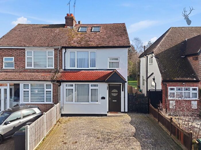 4 Bedroom Semi Detached House For Sale In New Farm Drive, Abridge, Romford, RM4