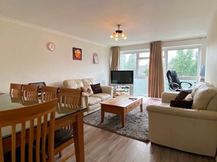 2 Bedroom Flat To Rent In Aran Drive, Stanmore, HA7
