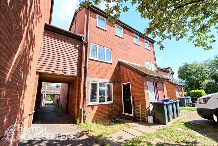1 Bedroom Flat For Sale In Wolstan Close, Denham, Uxbridge, Buckinghamshire, UB9