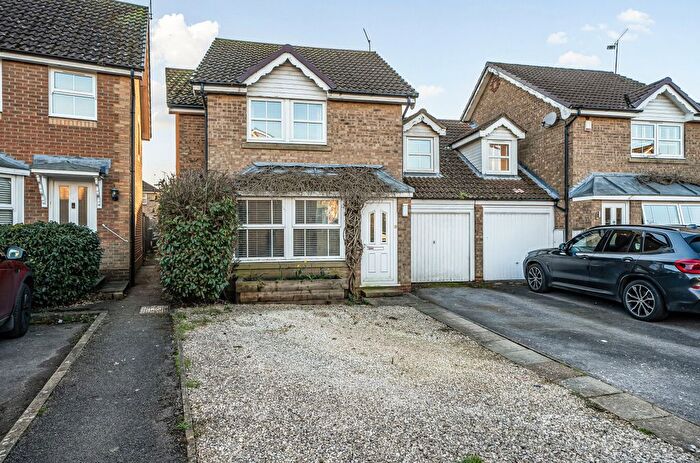 4 Bedroom Semi Detached House For Sale In Donaldson Way, Woodley, Reading, RG5