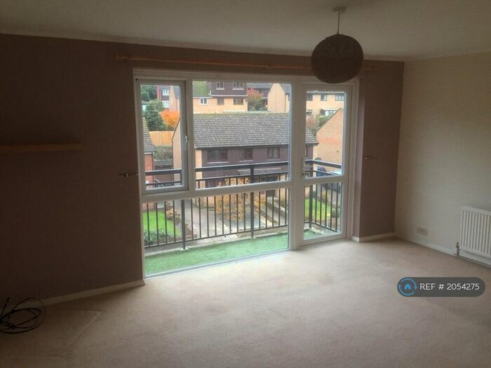 2 Bedroom Maisonette To Rent In Willow Court, Folkestone, CT20