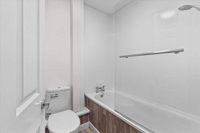 2 Bedroom Apartment To Rent In Clifton Place, Plymouth, PL4