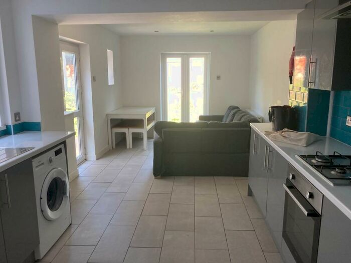 6 Bedroom House To Rent In Woodville Road, Cathays, Cardiff, CF24