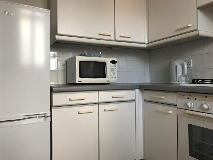 2 Bedroom Flat To Rent In Sunny Gardens Road, Hendon, London, NW4