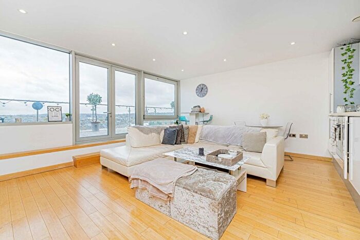 1 Bedroom Flat To Rent In Richmond Road, Kingston Upon Thames, KT2