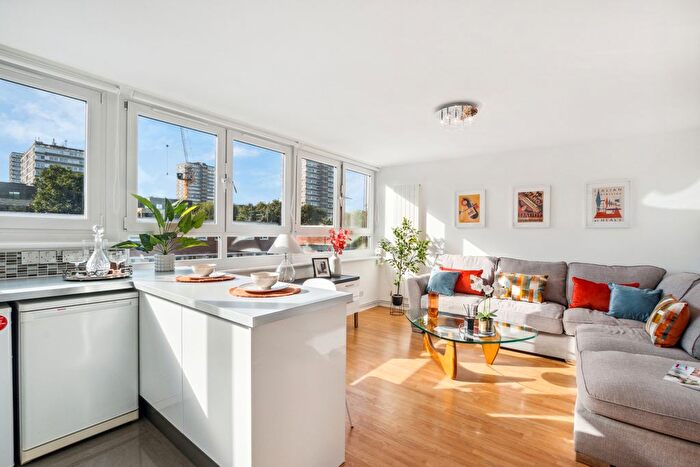 1 Bedroom Flat To Rent In Musgrave Court, Battersea Bridge Road, SW11