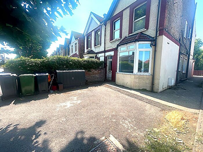 2 Bedroom Flat To Rent In Kingston Road, New Malden, KT1