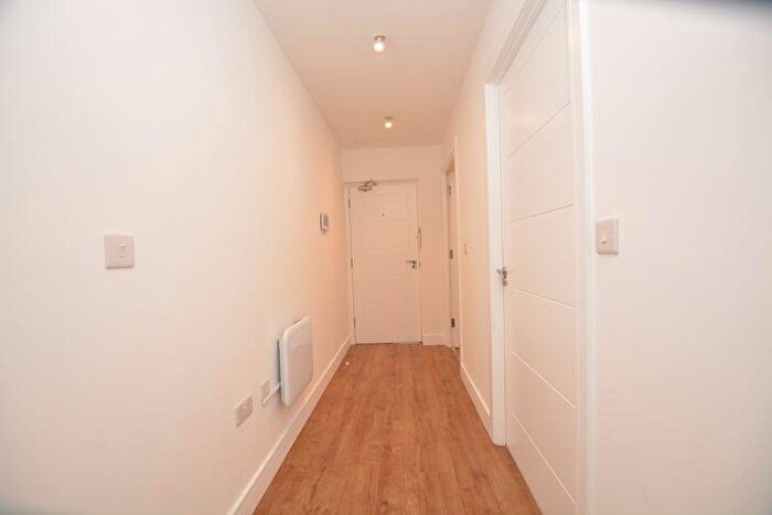1 Bedroom Flat To Rent In Stoke Road, Slough, SL2
