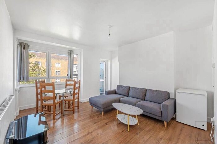 4 Bedroom Flat To Rent In Addington House, Stockwell Road, London, SW9