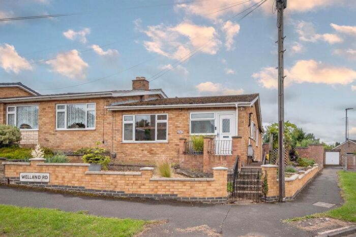 3 Bedroom Semi-Detached Bungalow For Sale In Welland Road, Kettering, NN16