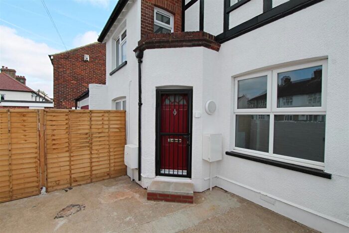 1 Bedroom Flat To Rent In Woodside Road, Sidcup, DA15