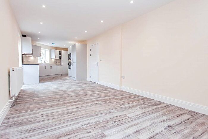 3 Bedroom Flat To Rent In Eastbury Road, Watford, Hertfordshire, WD19