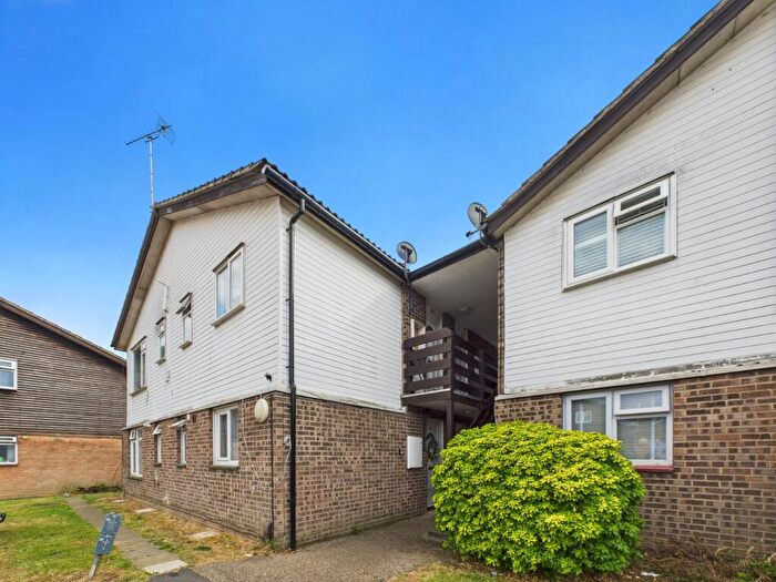 1 Bedroom Apartment To Rent In Holmedale, Slough, Berkshire, SL2