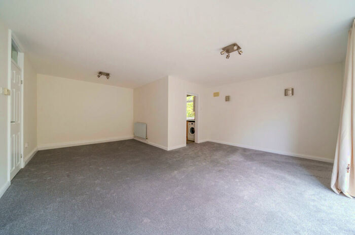2 Bedroom Apartment To Rent In Kemnal Road, Chislehurst, BR7