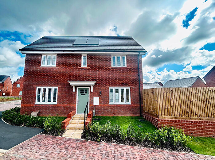 3 Bedroom Detached House For Sale In Glen Road, Oadby, Leicester, LE2