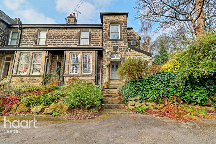 2 Bedroom Apartment For Sale In Newlay Lane, Leeds, LS18