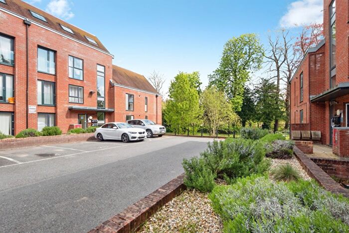 2 Bedroom Flat For Sale In Candleford Court, Buckingham, MK18