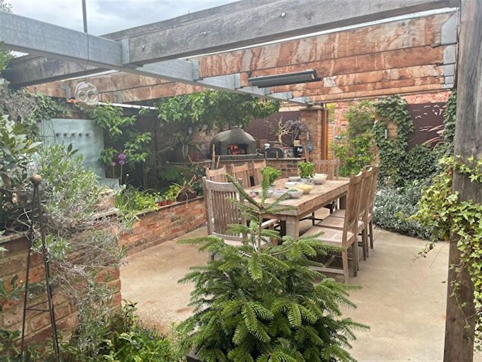 4 Bedroom Barn Conversion For Sale In Vicarage Road, Stony Stratford, Milton Keynes, MK11