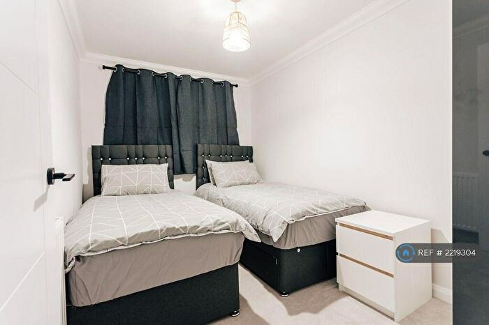 2 Bedroom Flat To Rent In Cambridge Road, Bournemouth, BH2