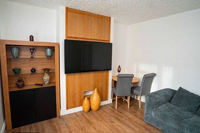 2 Bedroom Flat For Sale In Chart Street, Hoxton, London, N1