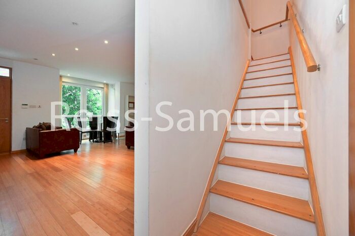 3 Bedroom Terraced House To Rent In Westferry Road, Canary Wharf, London, E14