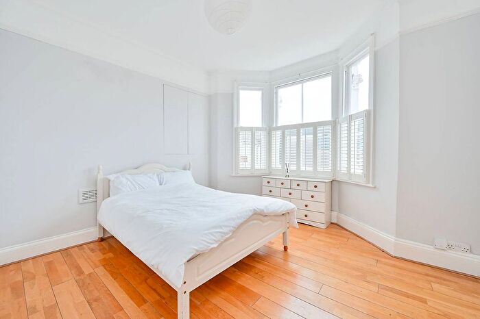 2 Bedroom Flat To Rent In Barrowgate Road, Chiswick, London, W4