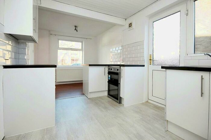 3 Bedroom End Of Terrace House To Rent In Long Lynderswood, Basildon, SS15