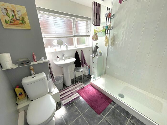 2 Bedroom Flat For Sale In Sea Avenue, Rustington, West Sussex, BN16