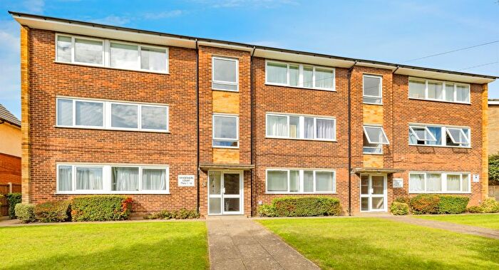 2 Bedroom Flat For Sale In Alexandra Road, Watford, WD17