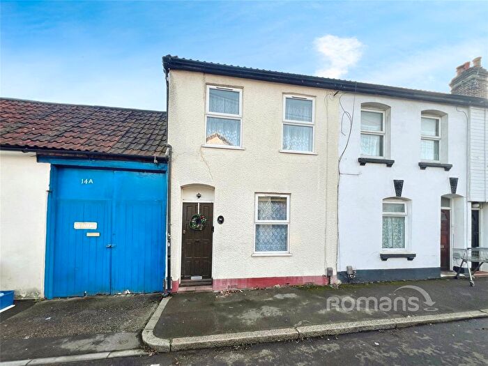 2 Bedroom End Terrace House For Sale In Upper Elms Road, Aldershot, Hampshire, GU11