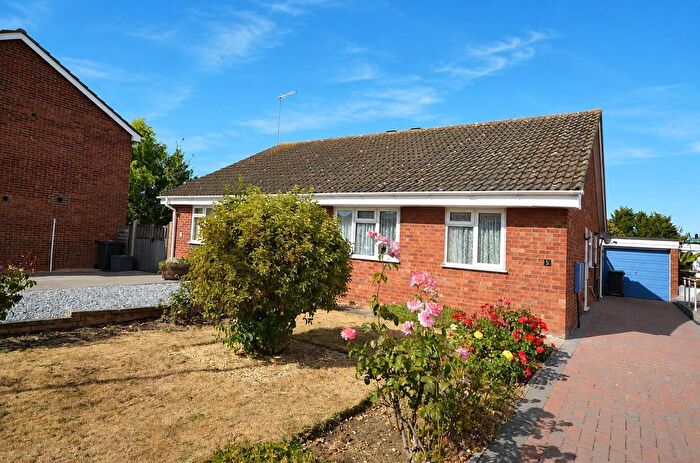 2 Bedroom Semi-Detached Bungalow For Sale In Holmfield Drive, Raunds, Northamptonshire, NN9
