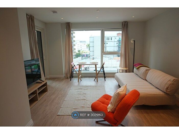 1 Bedroom Flat To Rent In Block B, London, SE11