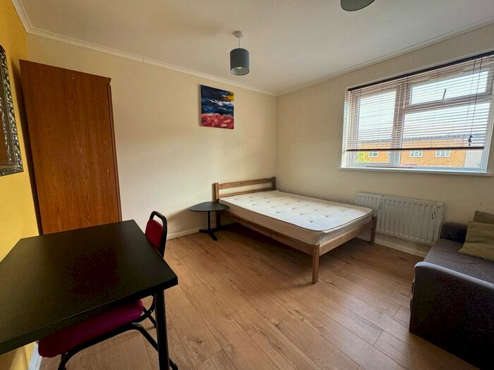 4 Bedroom End Of Terrace House To Rent In Shandy Street, London, E1