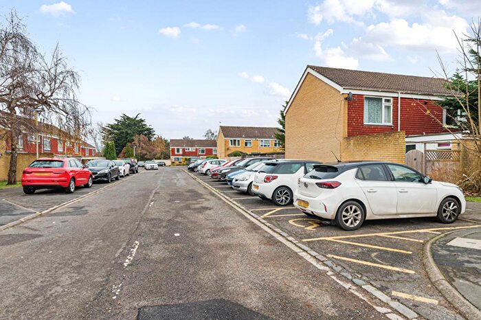 2 Bedroom Flat For Sale In Earley / Shinfield, Berkshire, RG6