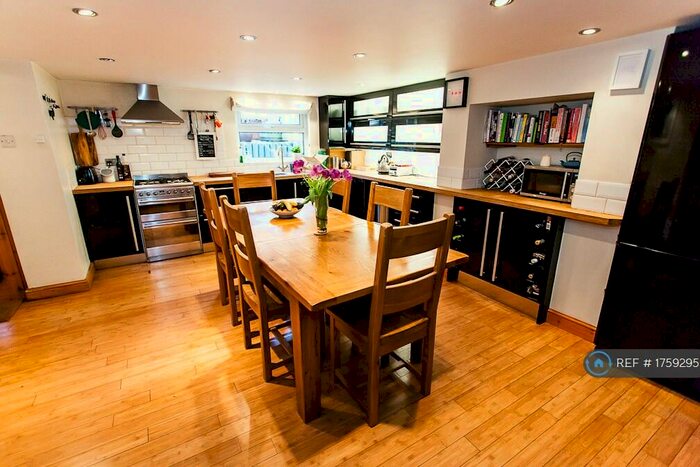 3 Bedroom Terraced House To Rent In Pasture Place, Leeds, LS7