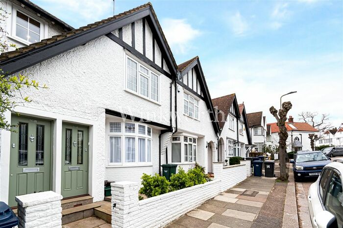 2 Bedroom Flat To Rent In Temple Grove, London, NW11