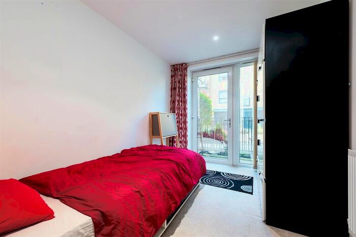 3 Bedroom Flat To Rent In Letchworth Road, Stanmore, HA7