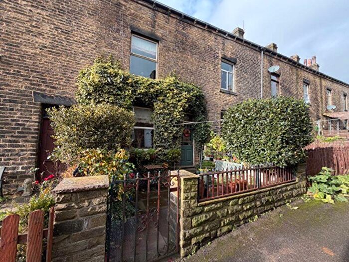 3 Bedroom Terraced House For Sale In Derby Street, Todmorden, OL14