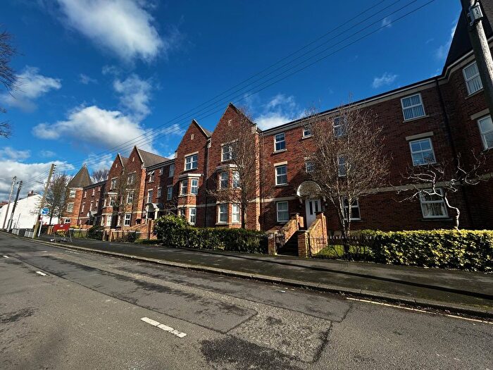 2 Bedroom Flat To Rent In Herons Court, Durham, DH1