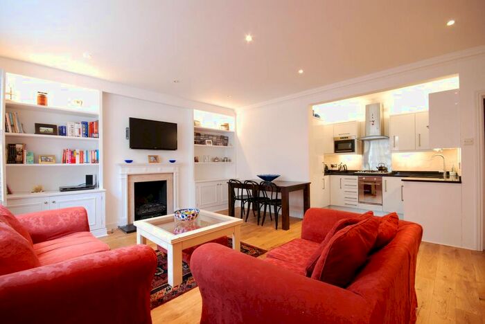 2 Bedroom Flat To Rent In Eardley Crescent, Earls Court, London, SW5