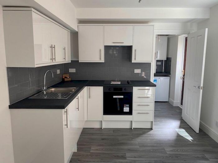 1 Bedroom Flat To Rent In Ecclesbourne Road, Thornton Heath, CR7